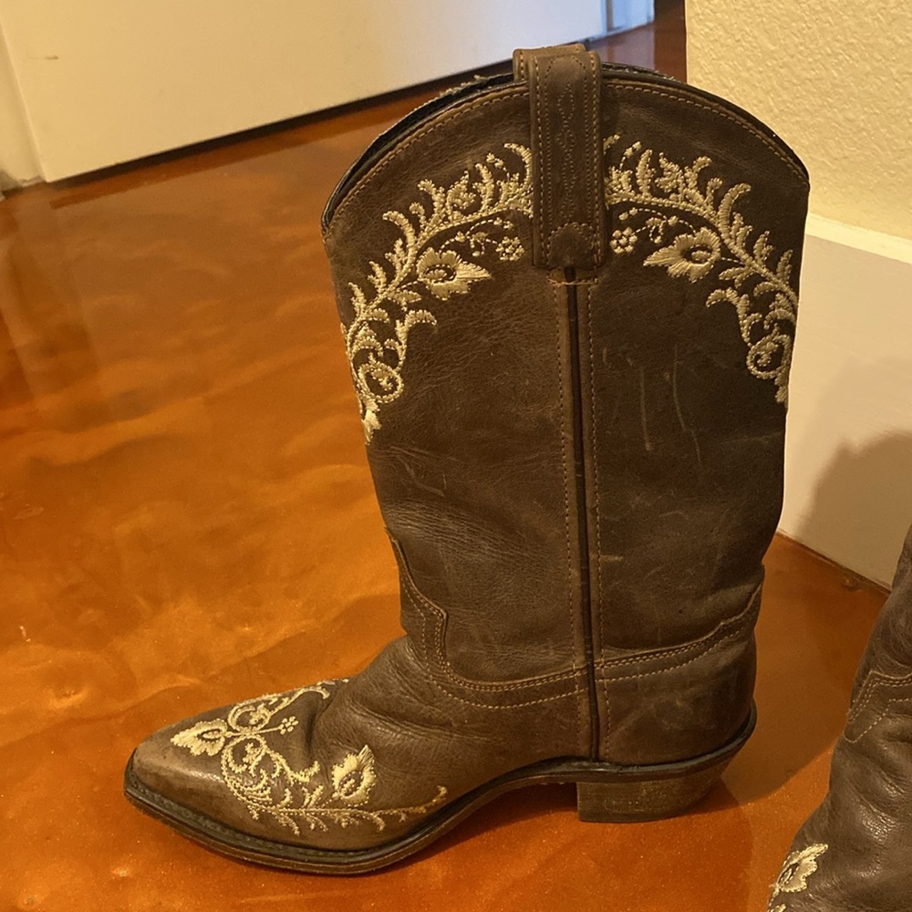 Cowgirl Boots with thread design - Picture 3 of 9